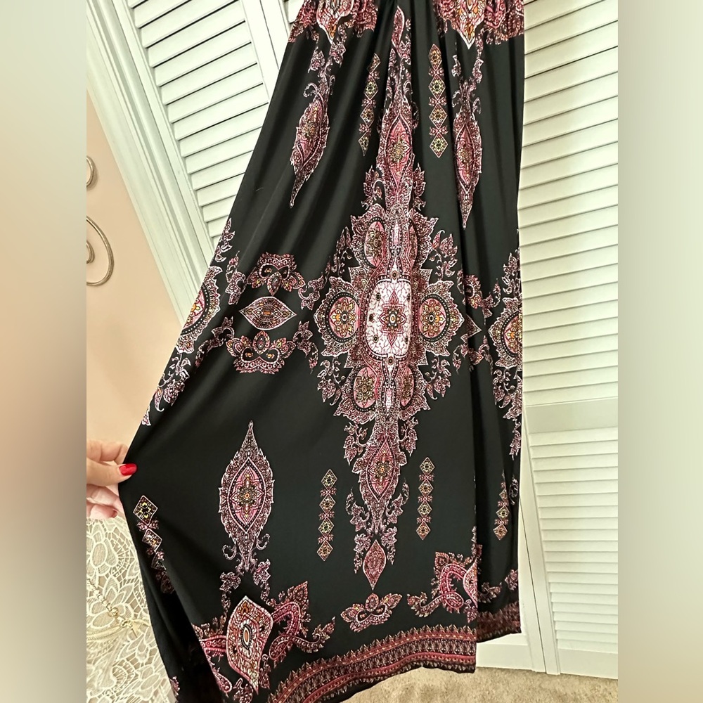 Black and Pink Sleeveless V-Neck Maxi Dress - Picture 2 of 3
